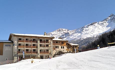Village Club ski Arc 2000